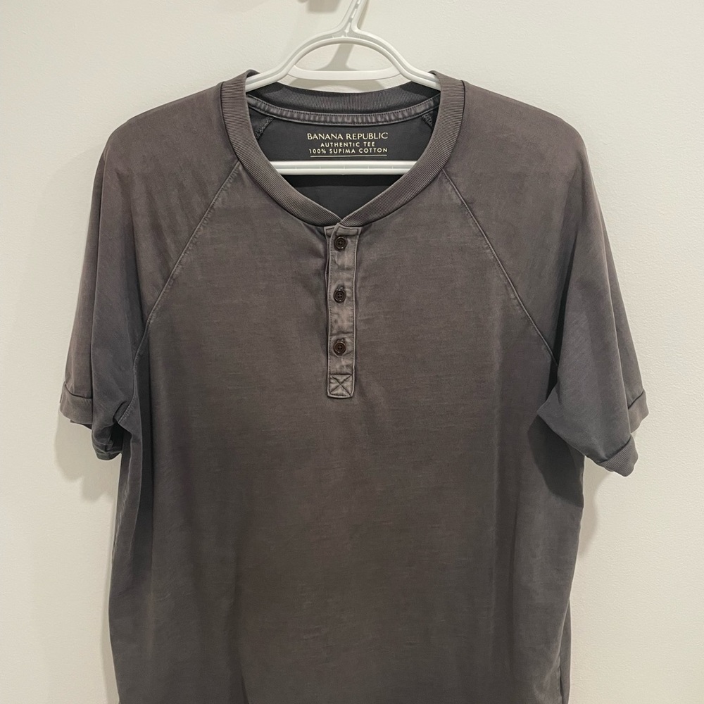 Banana Republic Men's Charcoal Henley Tee
